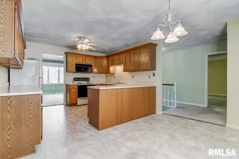 2529 Chapel Hill Rd, Springfield, IL 62702 photo 5