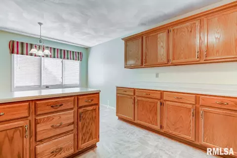 2529 Chapel Hill Rd, Springfield, IL 62702 photo 7
