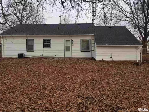 1917 Holly Dr, Springfield, IL 62703 photo 2