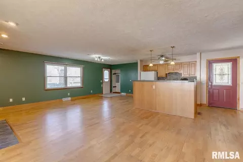 401 Armor Rd, Springfield, IL 62704 photo 4