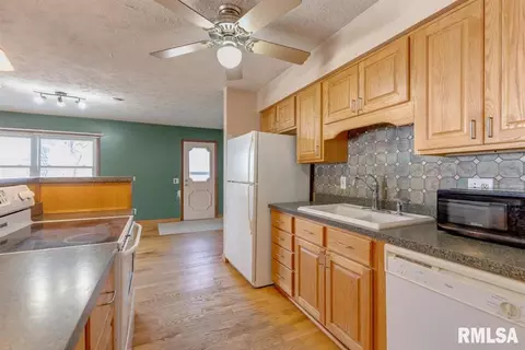 401 Armor Rd, Springfield, IL 62704 photo 5