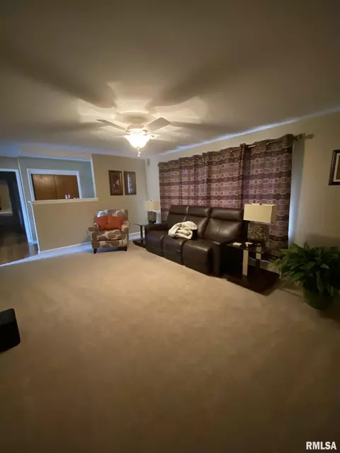 2132 Fairway Dr, Springfield, IL 62704 photo 4
