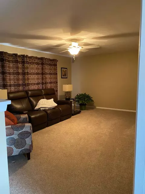 2132 Fairway Dr, Springfield, IL 62704 photo 1