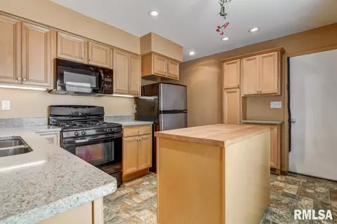 1904 Claremont Dr, Springfield, IL 62703 photo 11