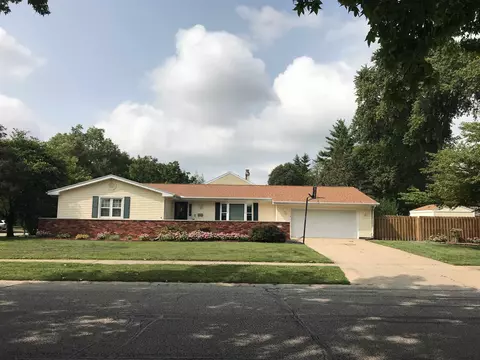 157 Golf Rd, Springfield, IL 62704 photo 1