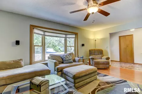 157 Golf Rd, Springfield, IL 62704 photo 5