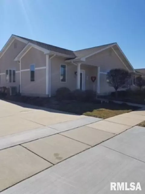 3416 Pinyon Dr, Springfield, IL 62711 photo 1