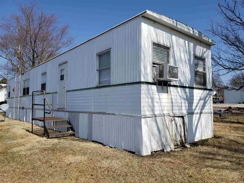 405 S Spring St, Mount Pulaski, IL 62548 photo 1