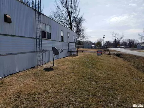 405 S Spring St, Mount Pulaski, IL 62548 photo 17
