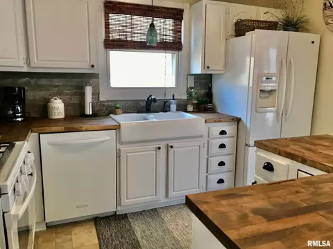 39 Vivian Ln, Springfield, IL 62712 photo 16