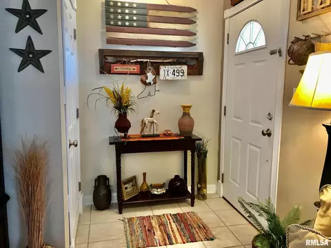39 Vivian Ln, Springfield, IL 62712 photo 5
