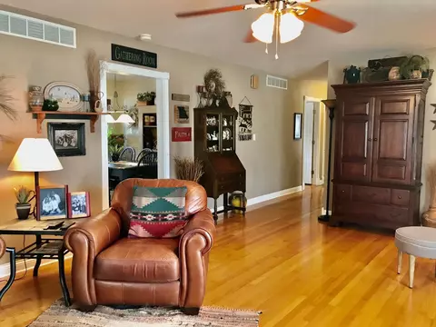 39 Vivian Ln, Springfield, IL 62712 photo 9