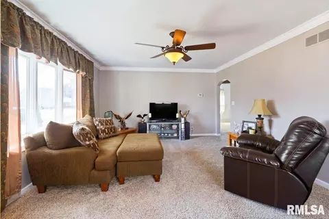 927 N Osburn Ave, Springfield, IL 62702 photo 4