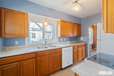 927 N Osburn Ave, Springfield, IL 62702 photo 7