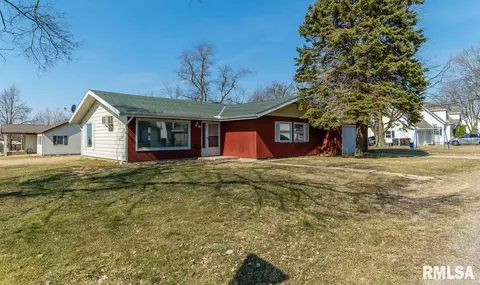 105 S Jefferson St, Danvers, IL 61732 photo 2