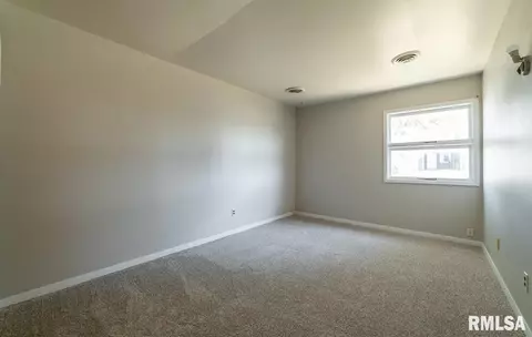 105 S Jefferson St, Danvers, IL 61732 photo 18