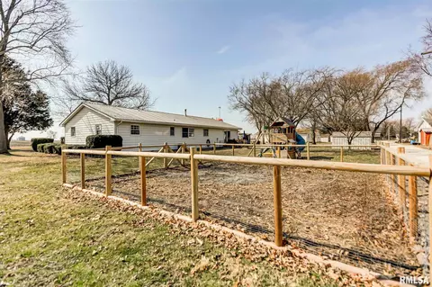 714 E Illinois St, Assumption, IL 62510 photo 26