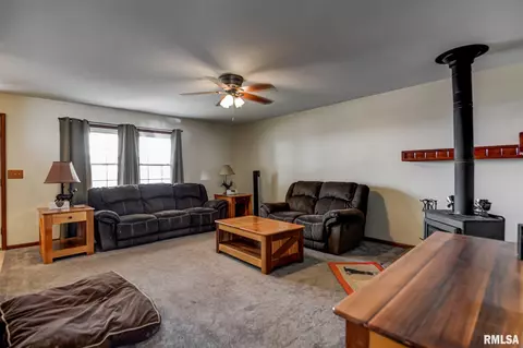 714 E Illinois St, Assumption, IL 62510 photo 3