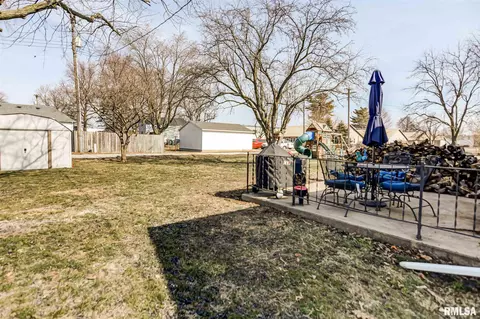 714 E Illinois St, Assumption, IL 62510 photo 28