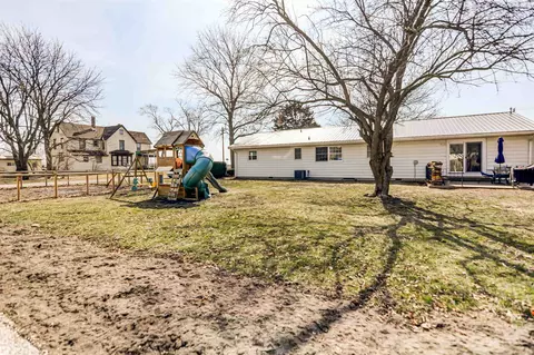 714 E Illinois St, Assumption, IL 62510 photo 27