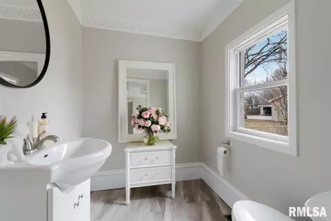 1026 N 5th St, Springfield, IL 62702 photo 14