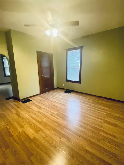 2026 N 11th St, Springfield, IL 62702 photo 5