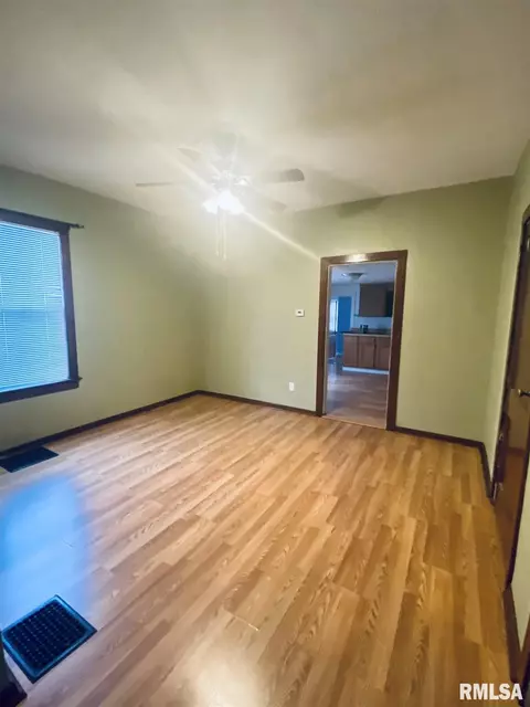 2026 N 11th St, Springfield, IL 62702 photo 4