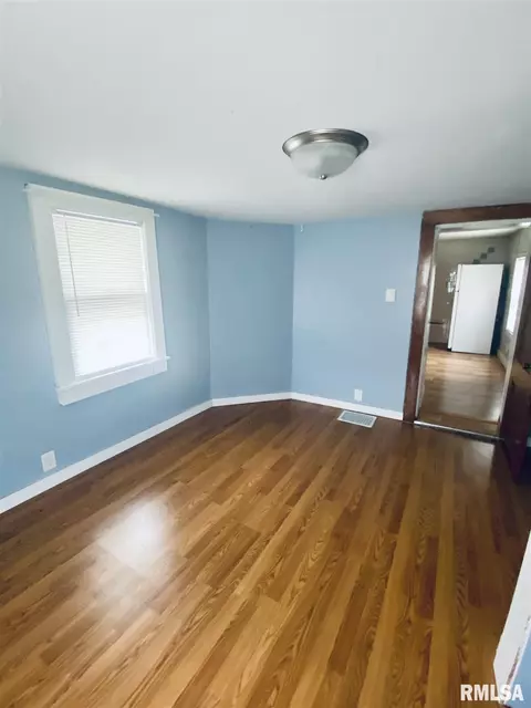2026 N 11th St, Springfield, IL 62702 photo 9