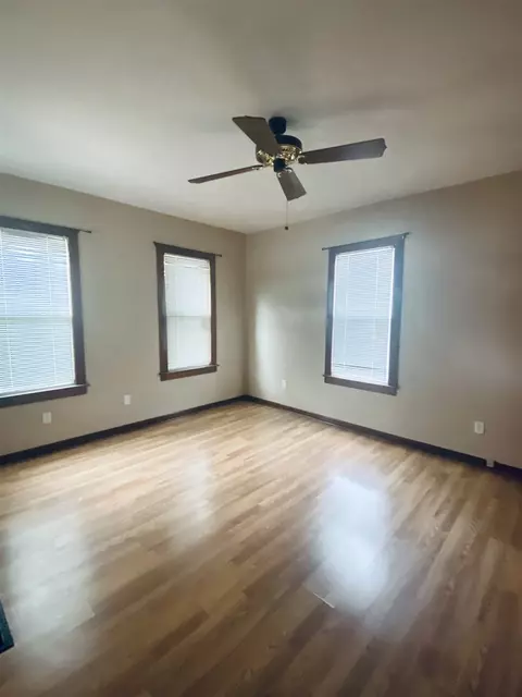 2026 N 11th St, Springfield, IL 62702 photo 3