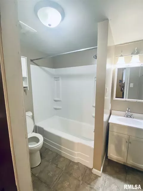 2026 N 11th St, Springfield, IL 62702 photo 8