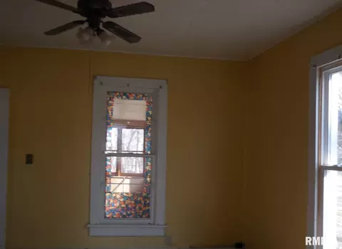 228 Carson St, White Hall, IL 62092 photo 4