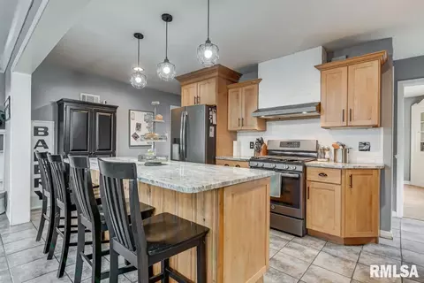 2327 S State St, Springfield, IL 62704 photo 8