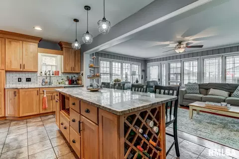 2327 S State St, Springfield, IL 62704 photo 9