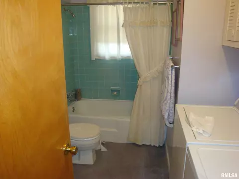 1611 Fairfield Dr, Springfield, IL 62702 photo 6