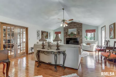 3828 W Bluffs Rd, Springfield, IL 62707 photo 5