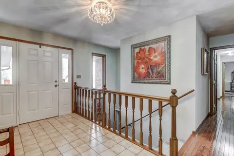 3828 W Bluffs Rd, Springfield, IL 62707 photo 2