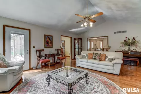 3828 W Bluffs Rd, Springfield, IL 62707 photo 3