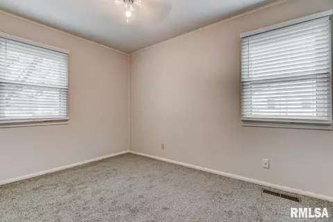 1652 N 21st St, Springfield, IL 62702 photo 18