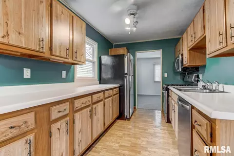 1652 N 21st St, Springfield, IL 62702 photo 6