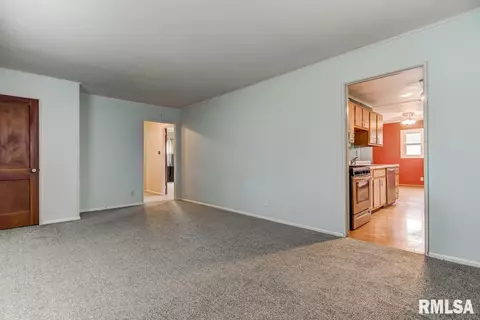 1652 N 21st St, Springfield, IL 62702 photo 4