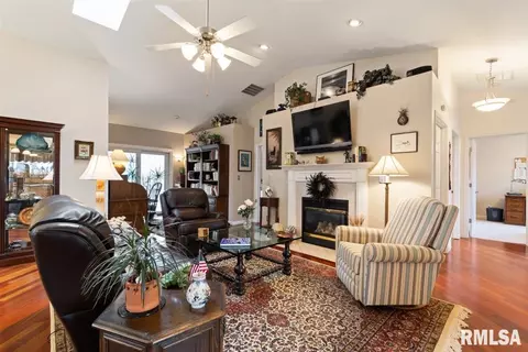 401 Treeline Ln, Springfield, IL 62703 photo 4