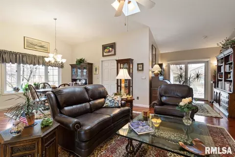 401 Treeline Ln, Springfield, IL 62703 photo 6