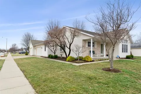 401 Treeline Ln, Springfield, IL 62703 photo 1