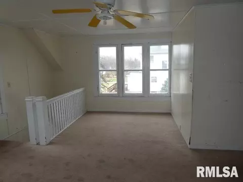 211 E Maple St, Gillespie, IL 62033 photo 17