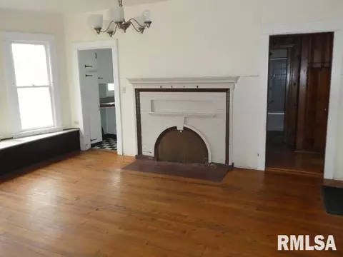 211 E Maple St, Gillespie, IL 62033 photo 6