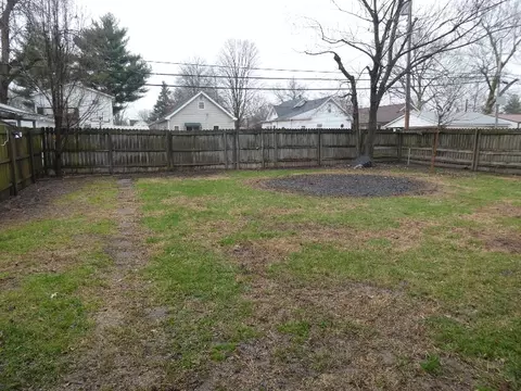 211 E Maple St, Gillespie, IL 62033 photo 28