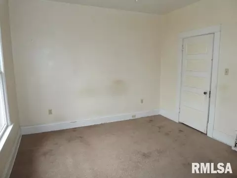 211 E Maple St, Gillespie, IL 62033 photo 14