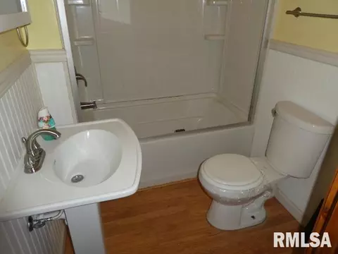 211 E Maple St, Gillespie, IL 62033 photo 12