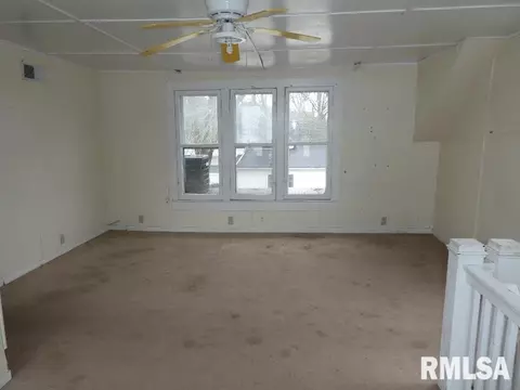 211 E Maple St, Gillespie, IL 62033 photo 19