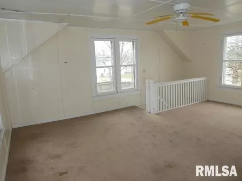 211 E Maple St, Gillespie, IL 62033 photo 18